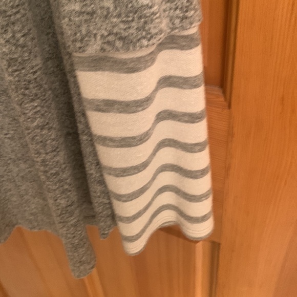 Women’s “My Story” gray and white sweater. - Picture 5 of 5